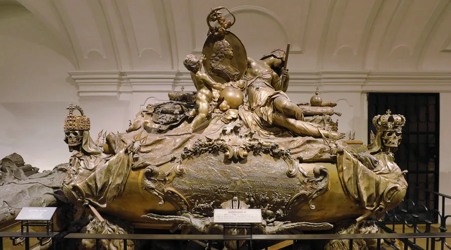 Barocker Sarkophag Kaiser Karls VI. in der Karlsgruft der Kapuzinergruft Wien